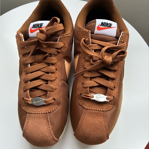 Nike Women's Brown and Peach Sneakers NWOT - Picture 3 of 4